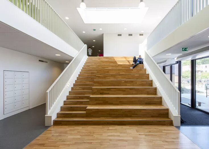 Лестница в школе фото Daaf Geluk School by KoningEllis Architects Architecten, Schoolarchitectuur, Tra