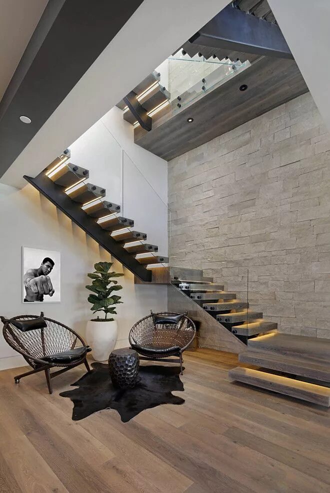 Лестница в современном стиле в интерьере Stone wall is Pewter Veneer . . this would look nice used on a fireplace surroun