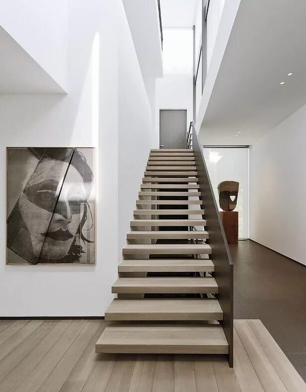 Лестница в современном стиле в интерьере Staircase gallery + skylight. House in Belgium by Marc Corbiau. Modern staircase
