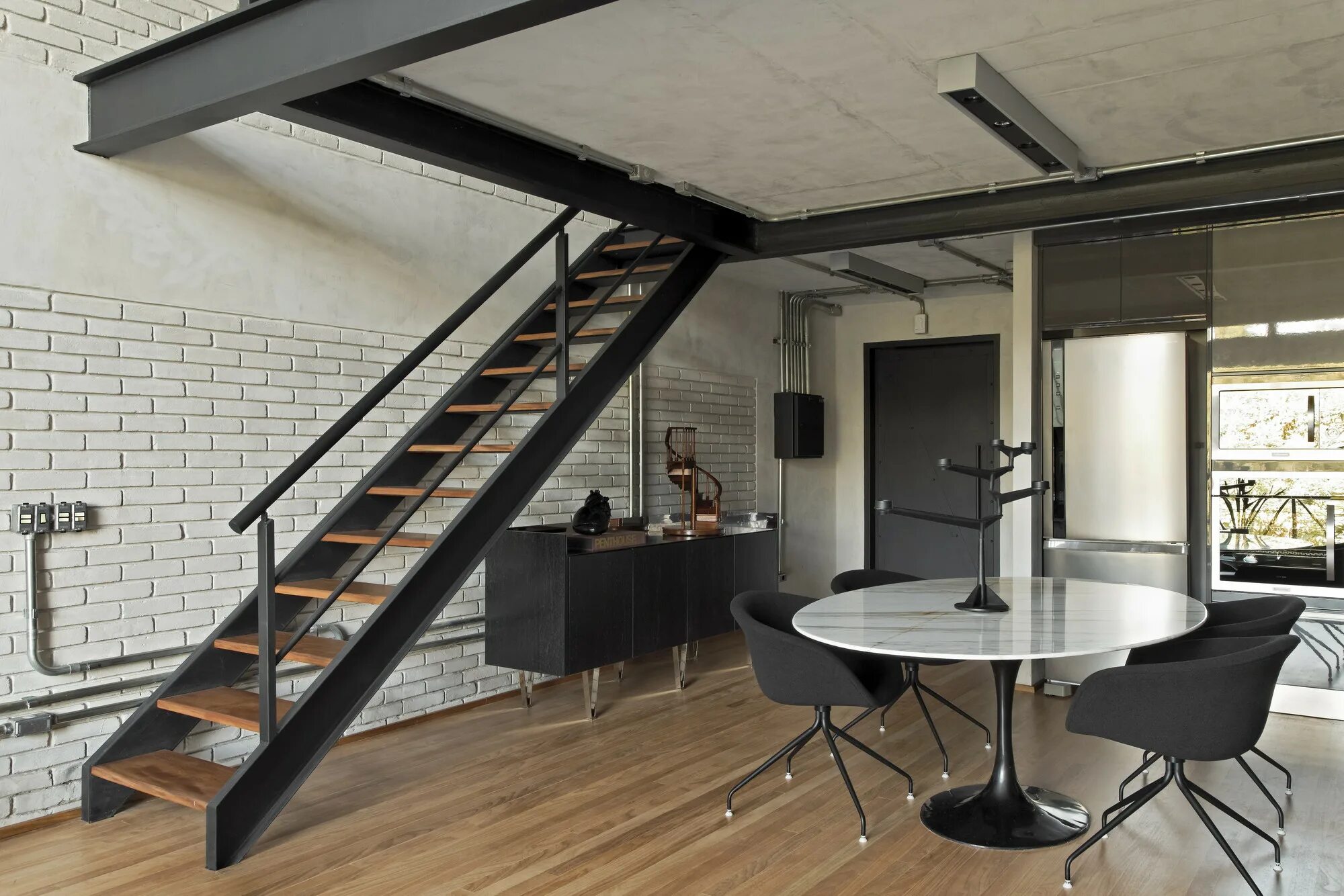 Лестница в стиле лофт Gallery of Industrial Loft II / Diego Revollo Arquitetura - 11