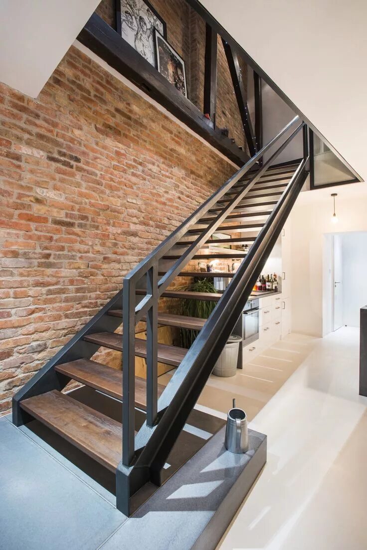 Лестница в стиле лофт в частном доме Galería de 3 historias / GASPARBONTA - 6 Stairs design modern, Staircase design,