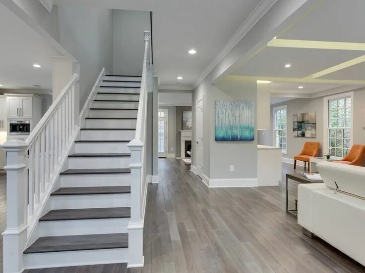 Лестница в светлом интерьере дома McLean Gardens Home Staircase design, House stairs, Home