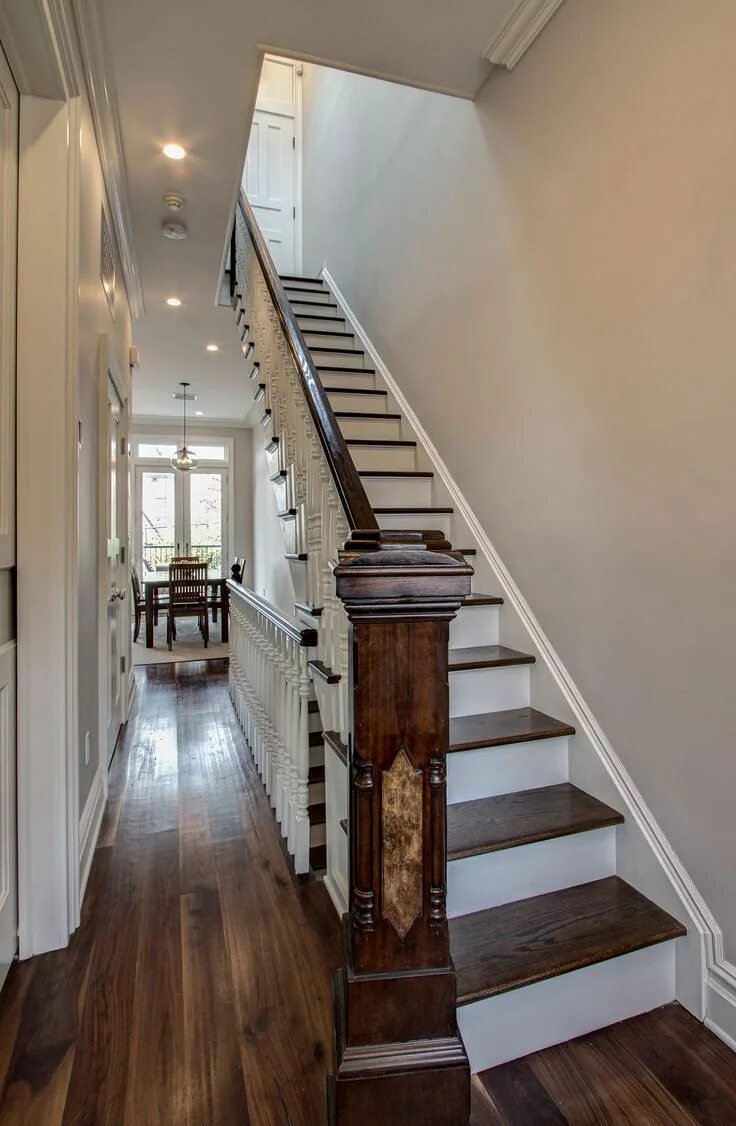 Лестница в узком коридоре фото Image result for glam brownstone renovations Traditional staircase, Brownstone i