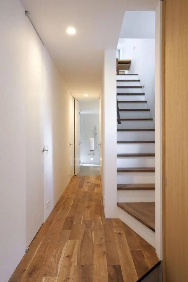 Лестница в узком коридоре фото Extremely Narrow House Narrow house, Attic apartment, Attic design