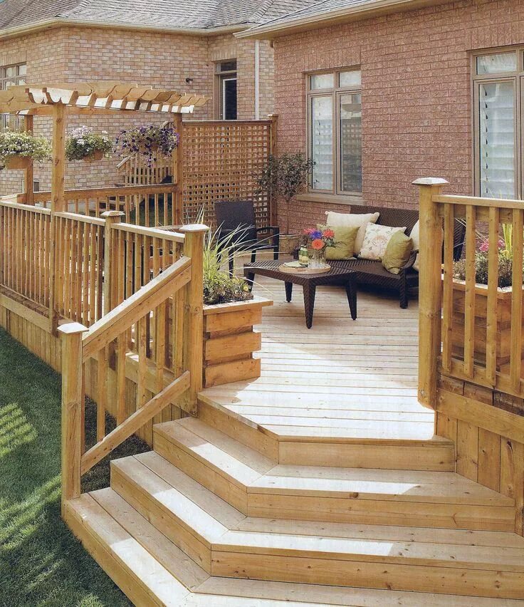 Лестница веранды фото Wooden Deck with Lattice privacy partition. Likes stair shape One handrail Pots 
