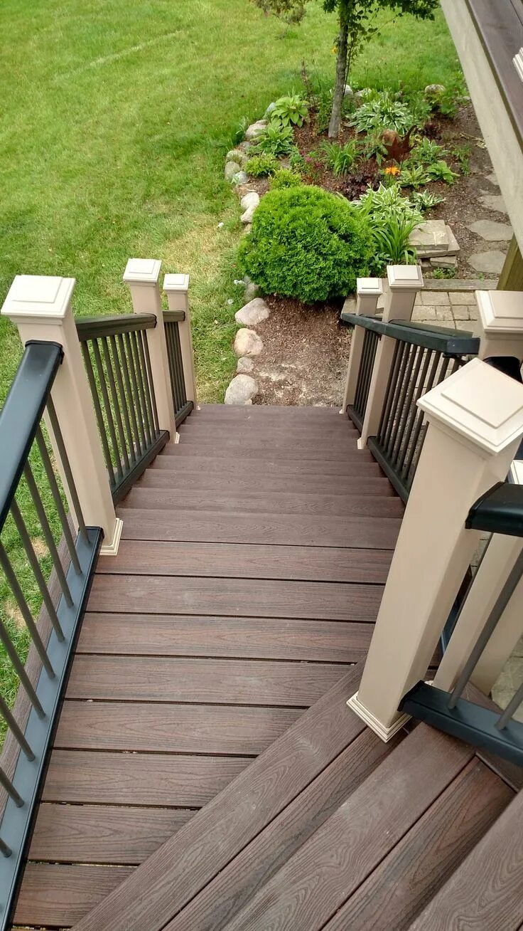 Лестница веранды фото Supreme Deck Deck Builders Michigan - Call Us For A Free Estimate Deck stairs, D