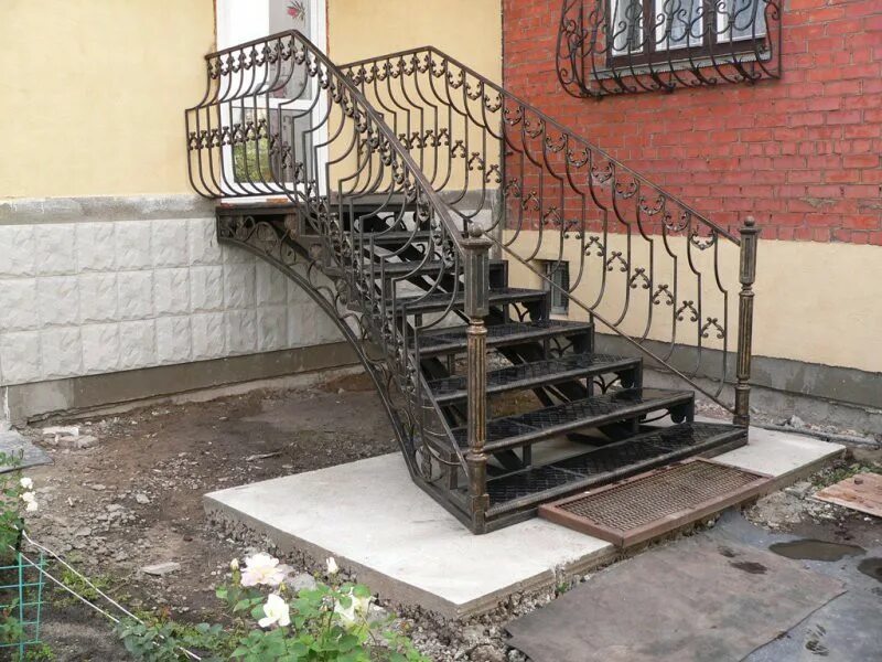 Лестница входная из металла фото Купить столб № 7 в Москве - интернет-магазин Lit-Store