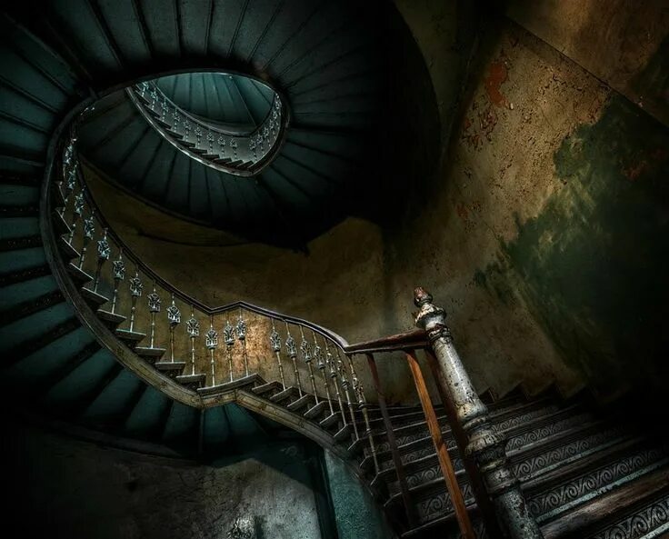 Лестница вниз фото Stairs in an abonded house Take the stairs, Stairways, Abandoned places