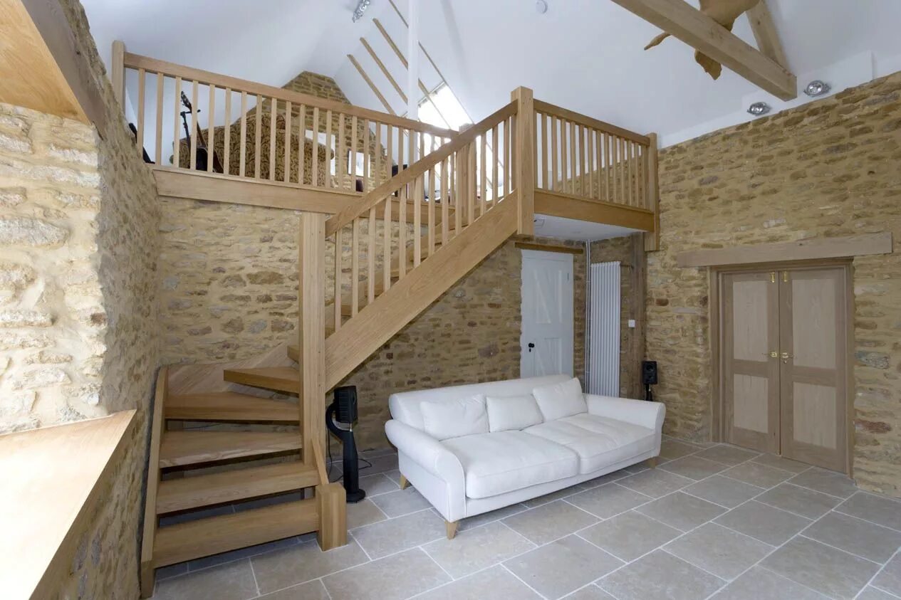 Лестница второго этажа фото Oak open riser stair with thick treads and wide newels, complete with balustrade