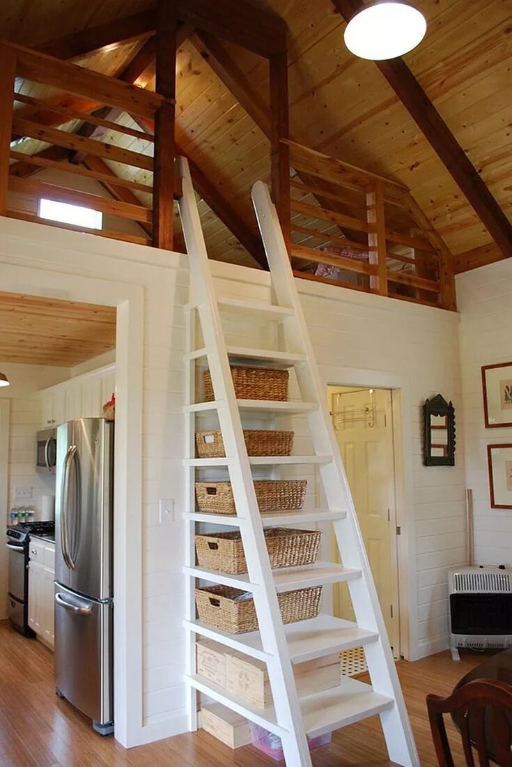 Лестница второго этажа фото Мансарда. 20 оригинальных идей дизайна Tiny house living, Tiny cottage, House st