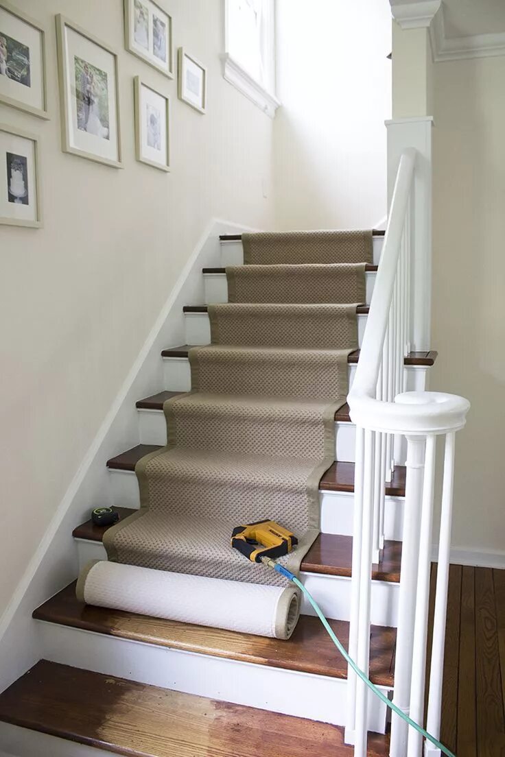 Лестницу покрасить в частном доме фото Stair Runner DIY with Sisal Rugs Direct - Room for Tuesday Staircase design, Sta