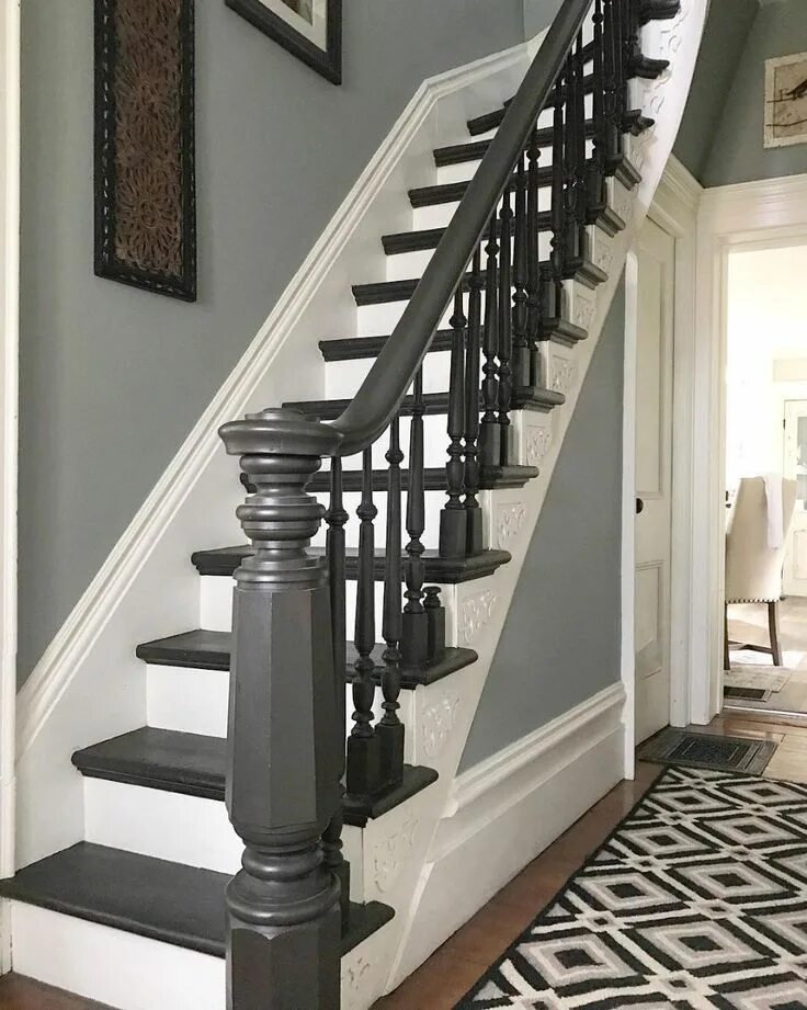 Лестницу покрасить в частном доме фото Repaint a wood railing. House stairs, Stairway design, Stair remodel