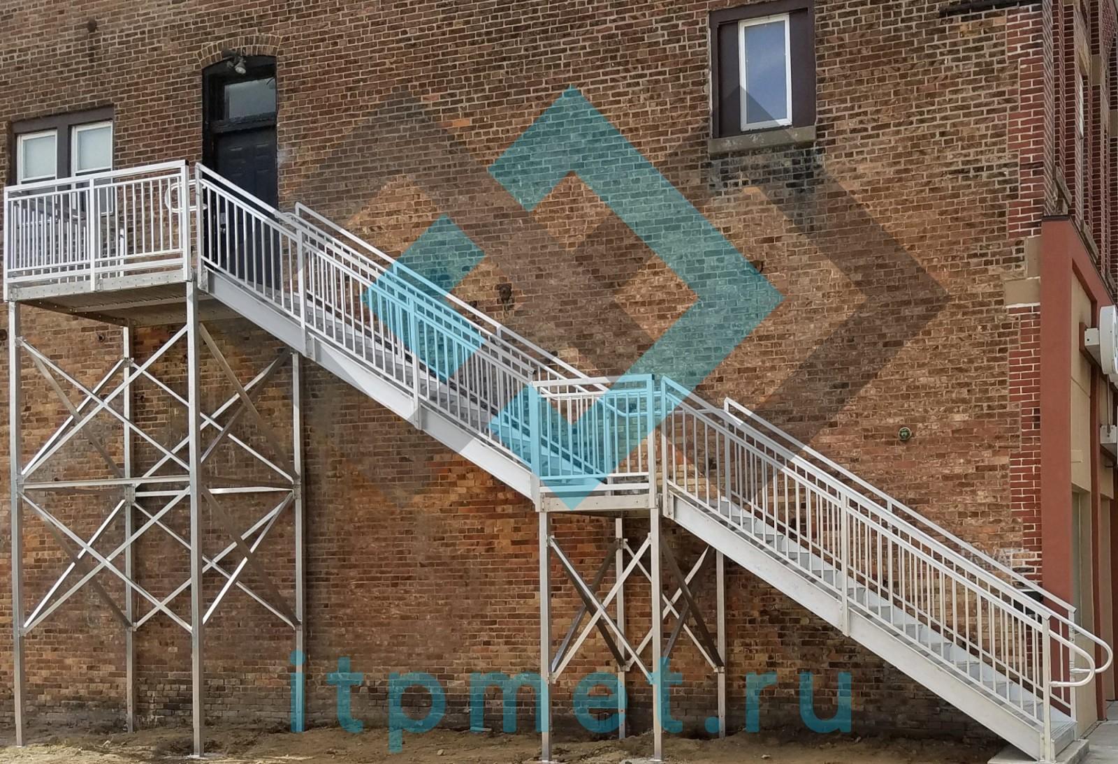 Лестницы 3 типа фото Купить лестницы с площадкой в Москве, цены ИнТехПром