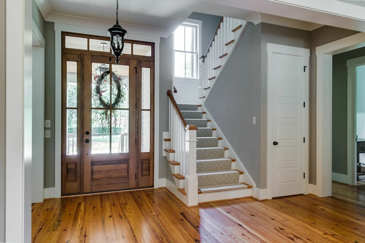 Лестницы двери в интерьере entryway and staircase the chrys home Staircase design, House stairs, Stairs des