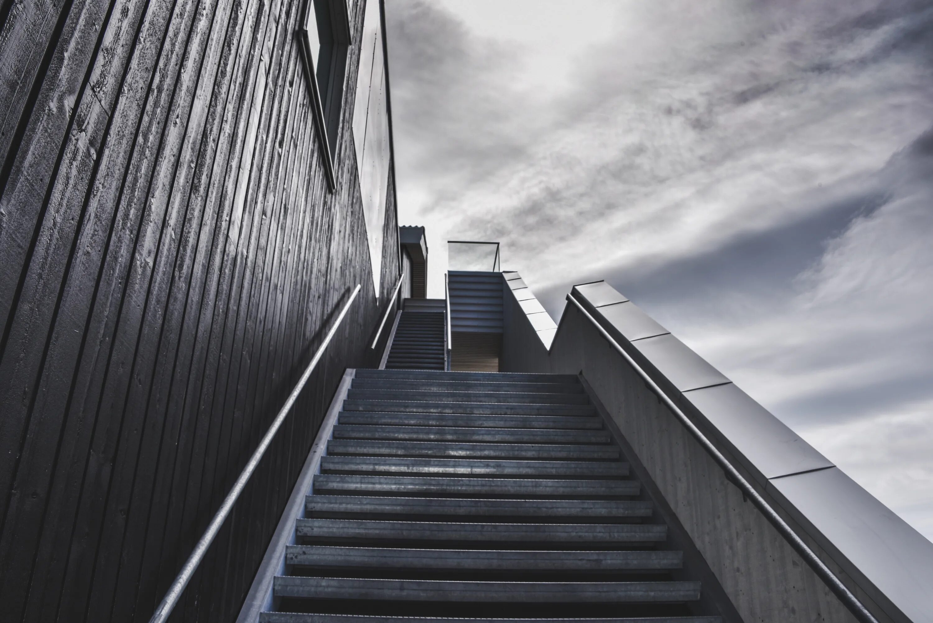 Лестницы фото ростов Скачать обои sky, stairs, gray and black colors, раздел разное в разрешении 6016