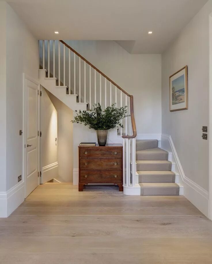 Лестницы в прихожей частного дома фото Image result for hallways Staircase design, Stylish interior design, House desig
