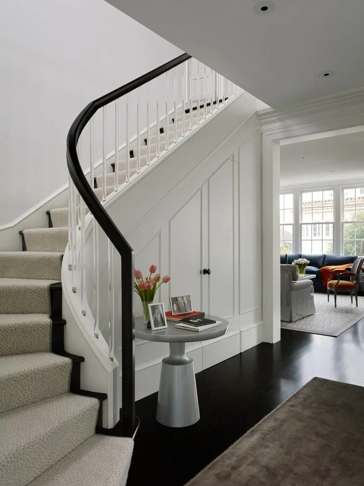 Лестницы в современном интерьере фото Cow Hollow Residence - Неоклассика - Лестница - Сан-Франциско - от эксперта Dije