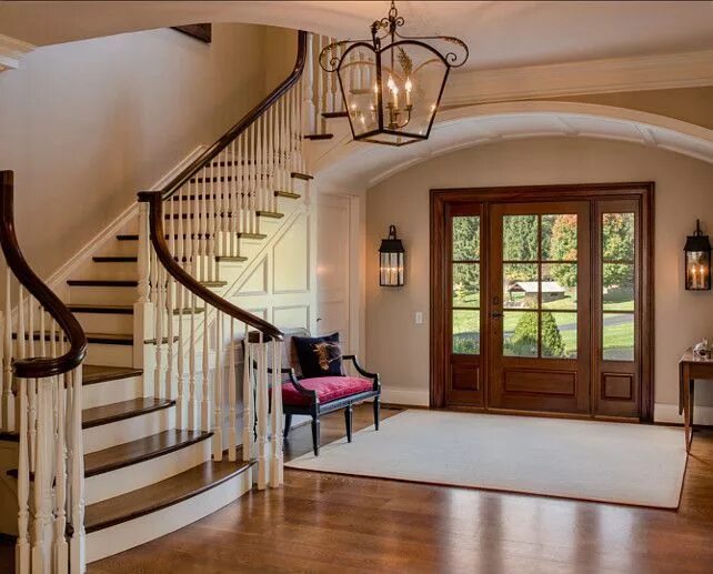 Лестницы внутри частного дома фото Twisted Handrail Dream house, House entrance, Traditional entryway