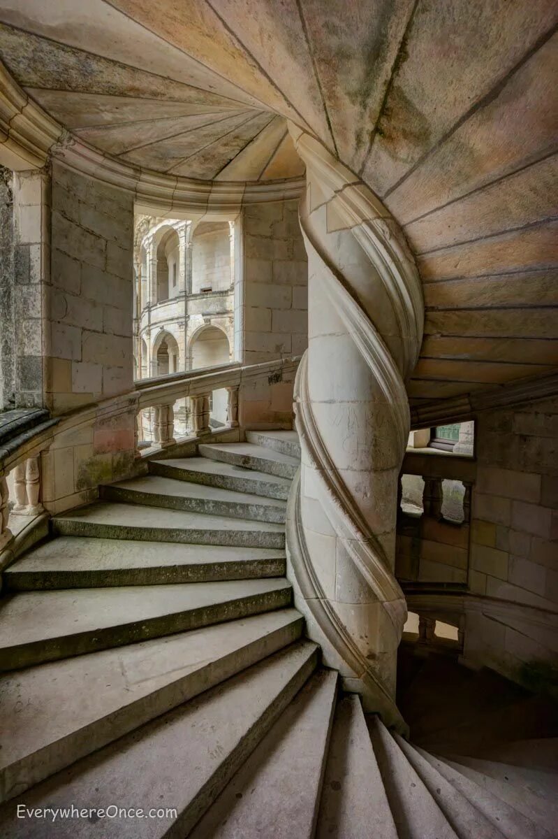Лестницы замках фото Chambord Spiral Staircases Amazing architecture, Architecture details, Art and a