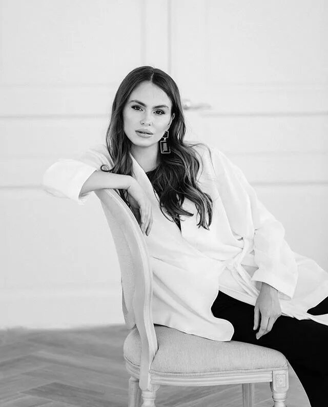 Леся печенкина дизайнер интерьера Pin on Светка. Дизайнер Fashion, Bell sleeve top, Women