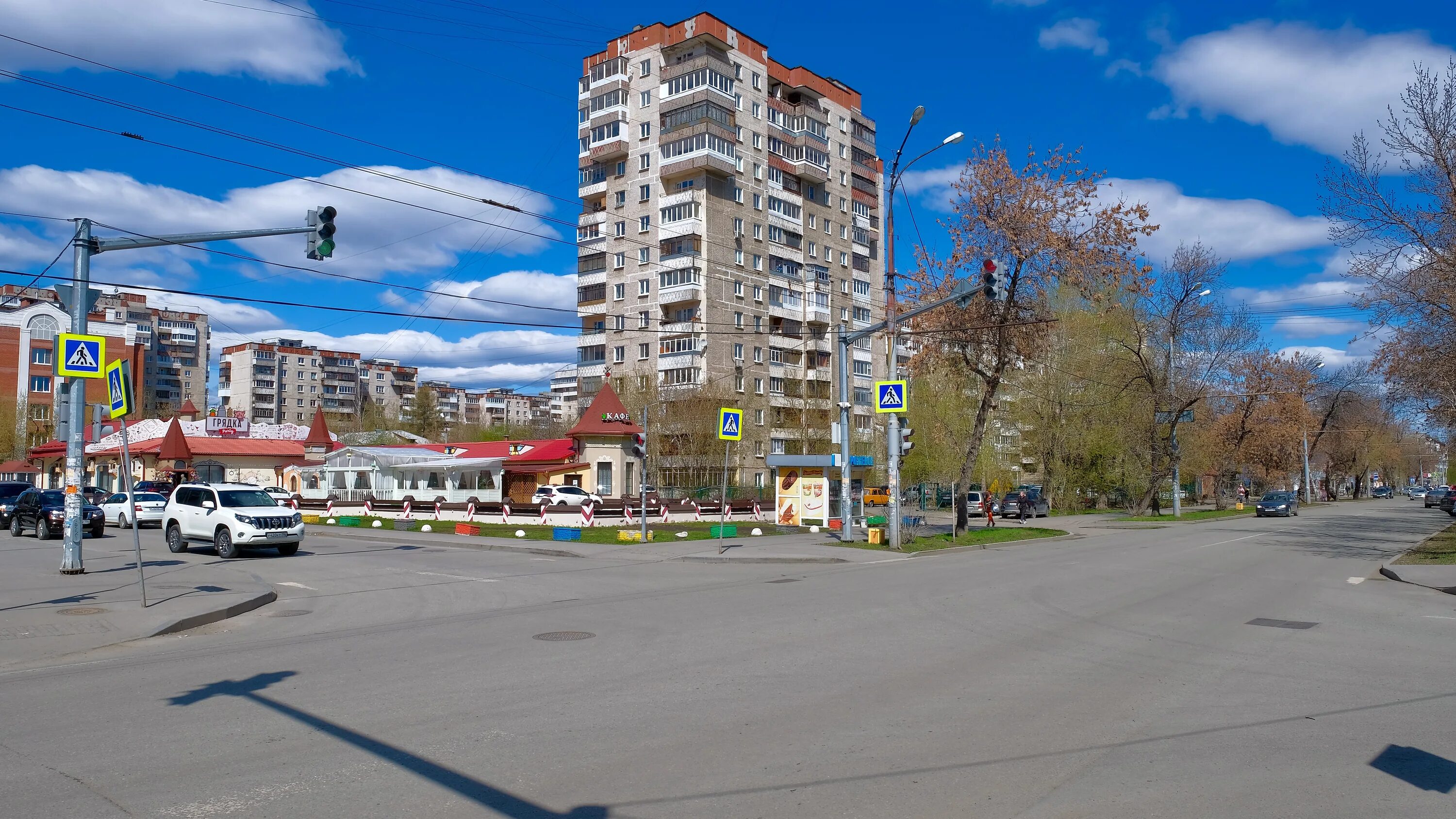 Летай ул уральских рабочих 45а фото Файл:Ilyicha Street (Yekaterinburg)-2022 02.jpg - Википедия