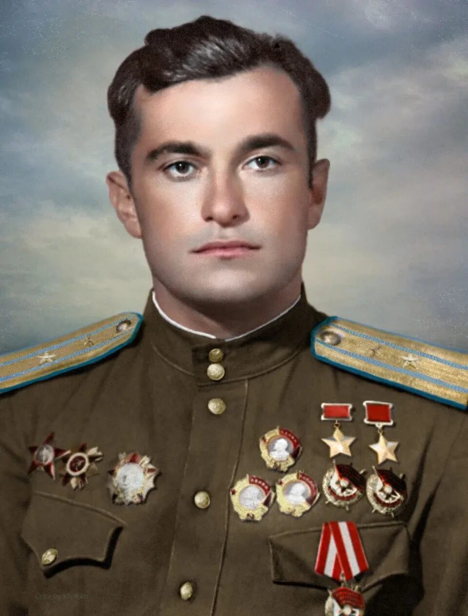 Летчики герои великой отечественной войны фото Сальдо почтил память летчика-аса Великой Отечественной Амет-Хана Султана - KP.RU