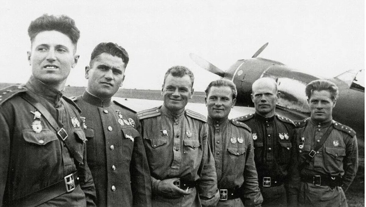 Летчики герои великой отечественной войны фото От советского офицера до предателя. Как летчик-герой Семен Бычков оказался в нем