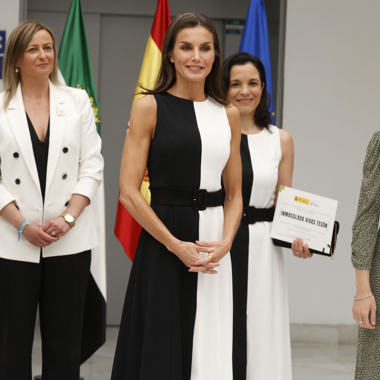 Летисия королева испании фото Letizia Ortiz y el vestido de invitada definitivo para esta primavera Vogue Espa