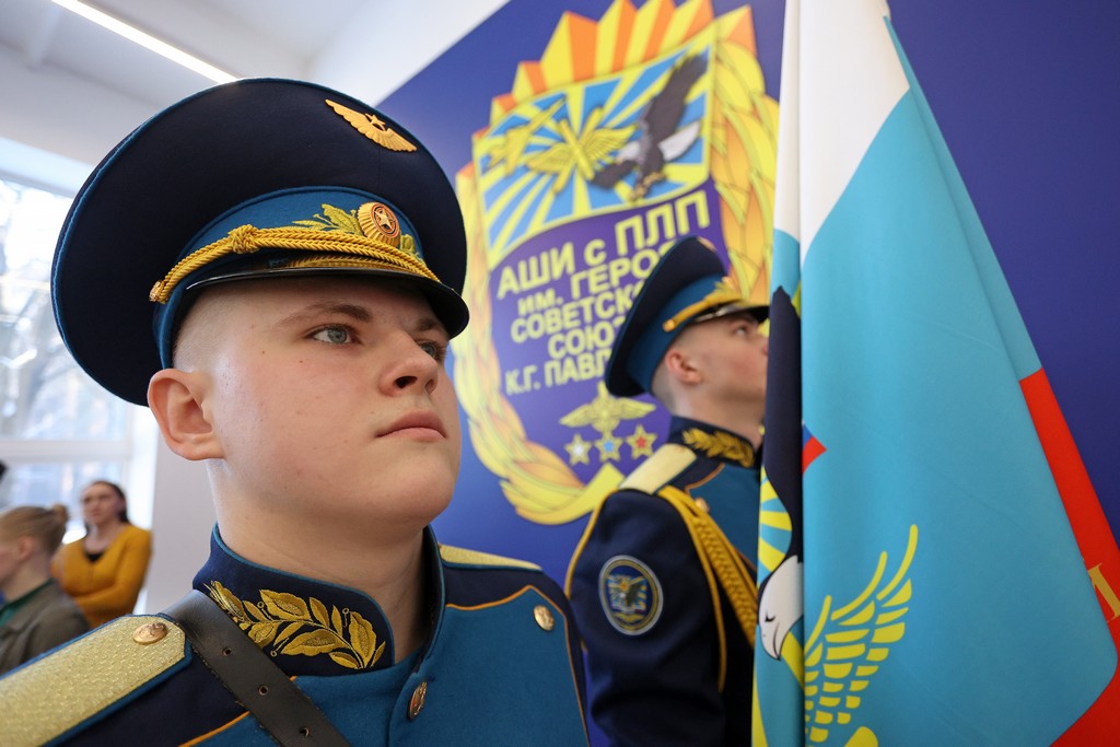 Летная школа фото Виктор Томенко посетил Алтайскую летную школу