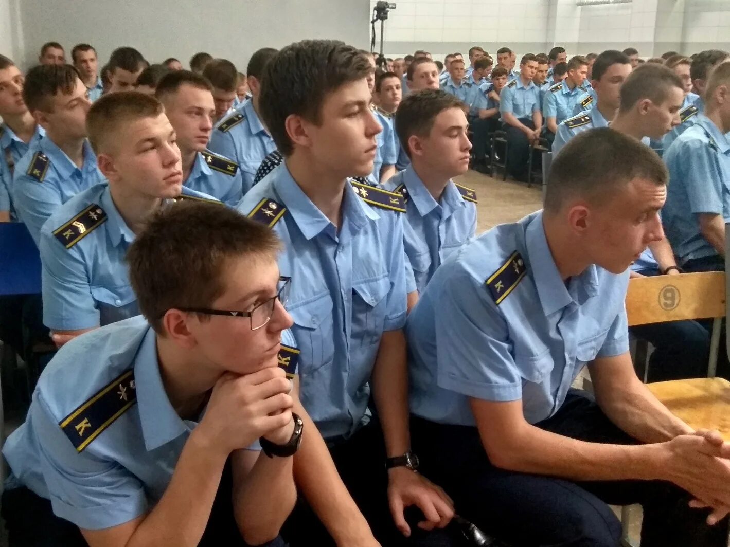 Летная школа фото Росгвардейцы Алтайского края познакомили воспитанников лётной школы с боевыми тр