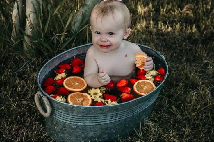 Летние фото малышей Pinterest Vintage baby photography, Summer baby photos, Milk bath photos