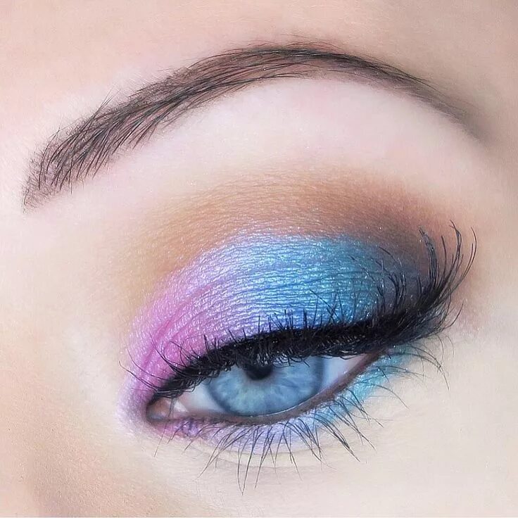 Летние макияжи глаз Gradient eye makeup Eyeshadow for blue eyes, Simple eyeshadow, Colorful eye make