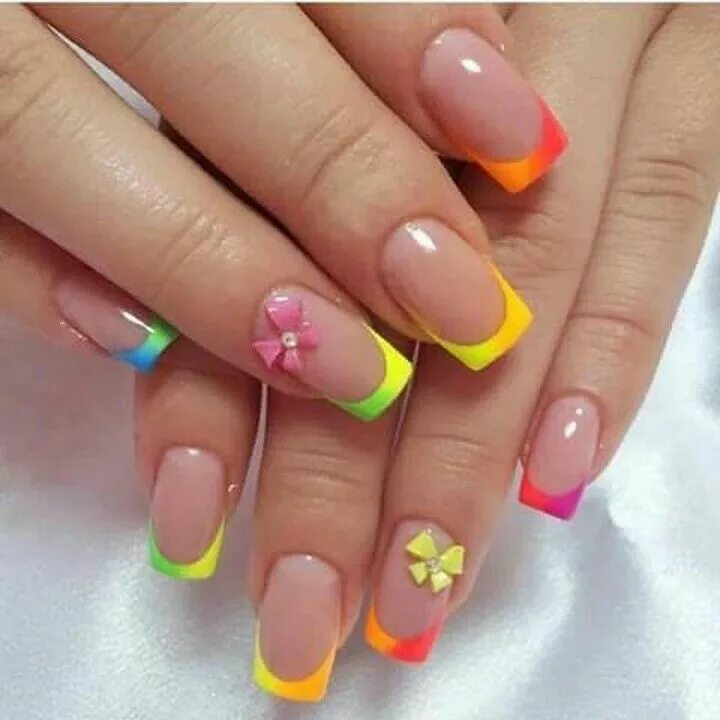 Летние маникюры френч Pin de Delphine_elih ღ en UNHAS DELICADAS Manicura de uñas, Uñas decoradas, Mani