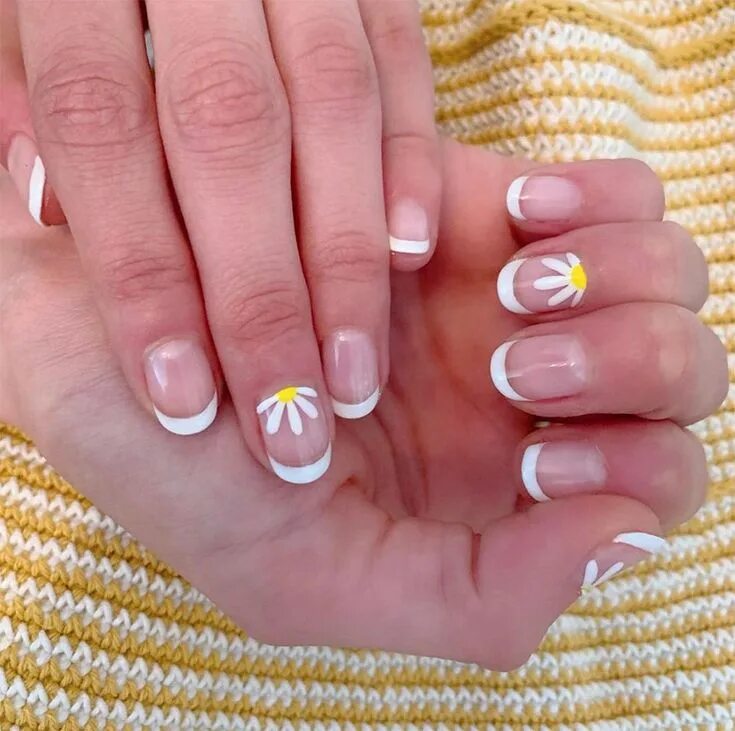 Летние маникюры френч Gigi and Bella Hadid's French Manicure by Nailsbymei: Pics Idées manucure, Frenc