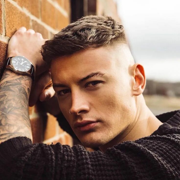 Летние мужские прически 2024 40+ Curly Hairstyles For Men: 2024 Trends Haar frisuren männer, Haarschnitt männ