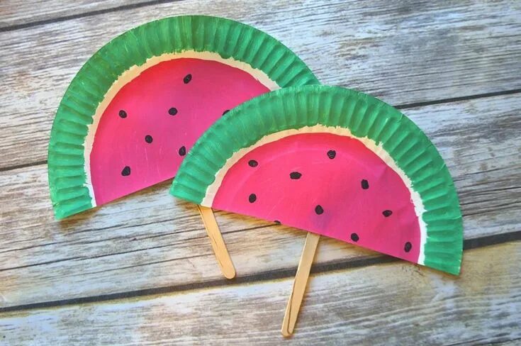Летние поделки фото DIY Paper Plate Watermelon Fans Craft - Such A Cute Summer Activity! Spring craf