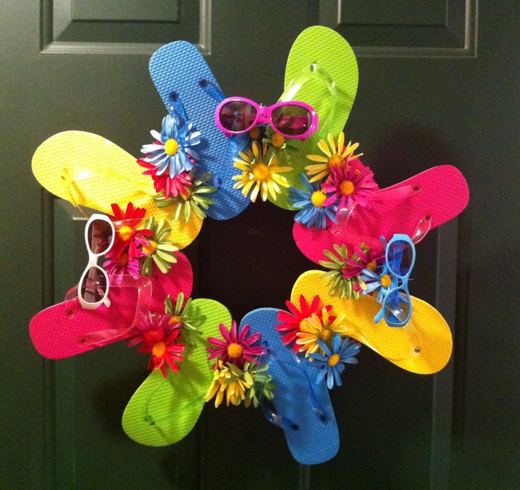 Летние поделки фото Pin on WREATHS Flip flop wreaths, Summer flip flop wreath, Wreath crafts
