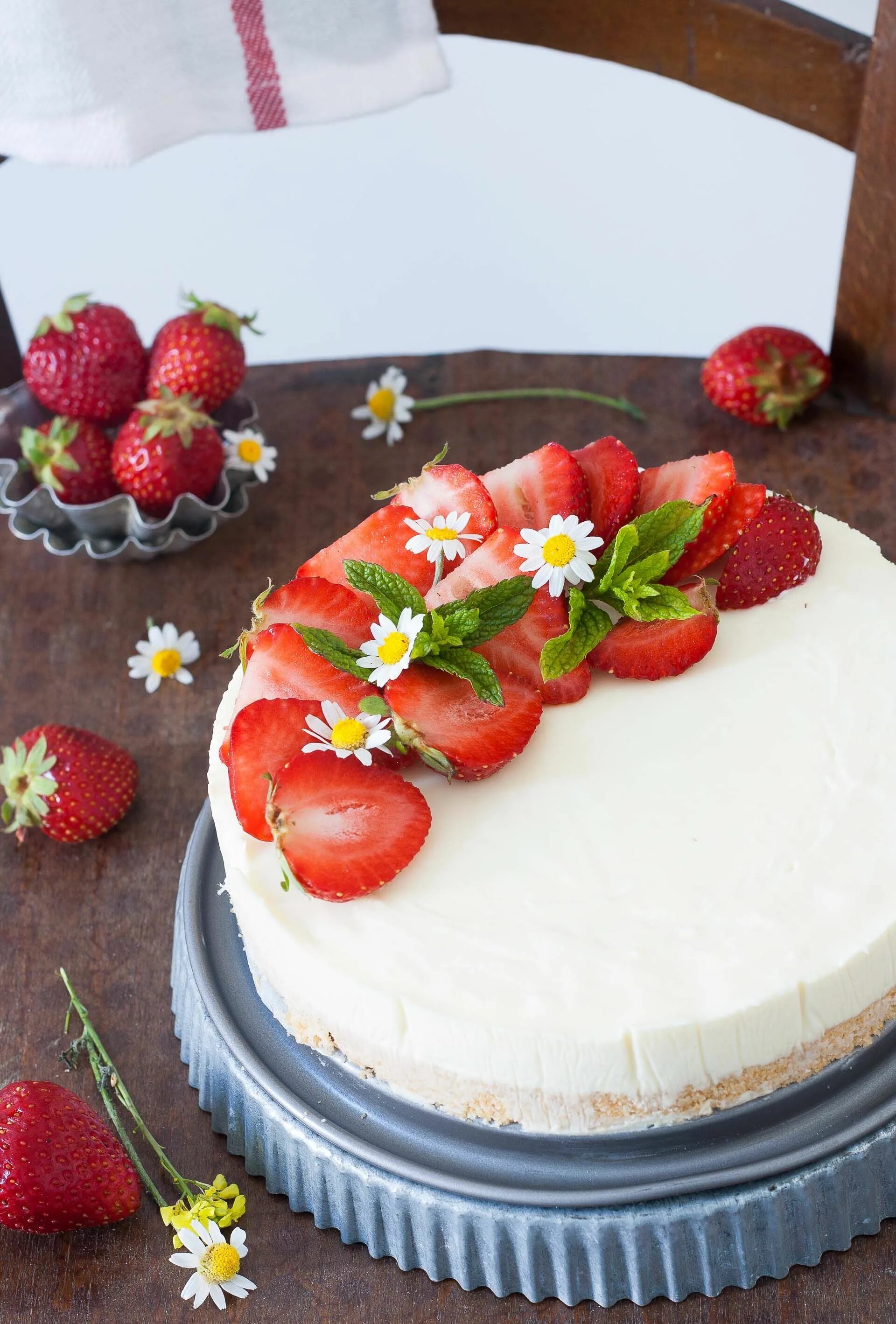 Летние торты фото Cheesecake con cioccolato bianco e frutta fresca Food, Coconut granola, Desserts