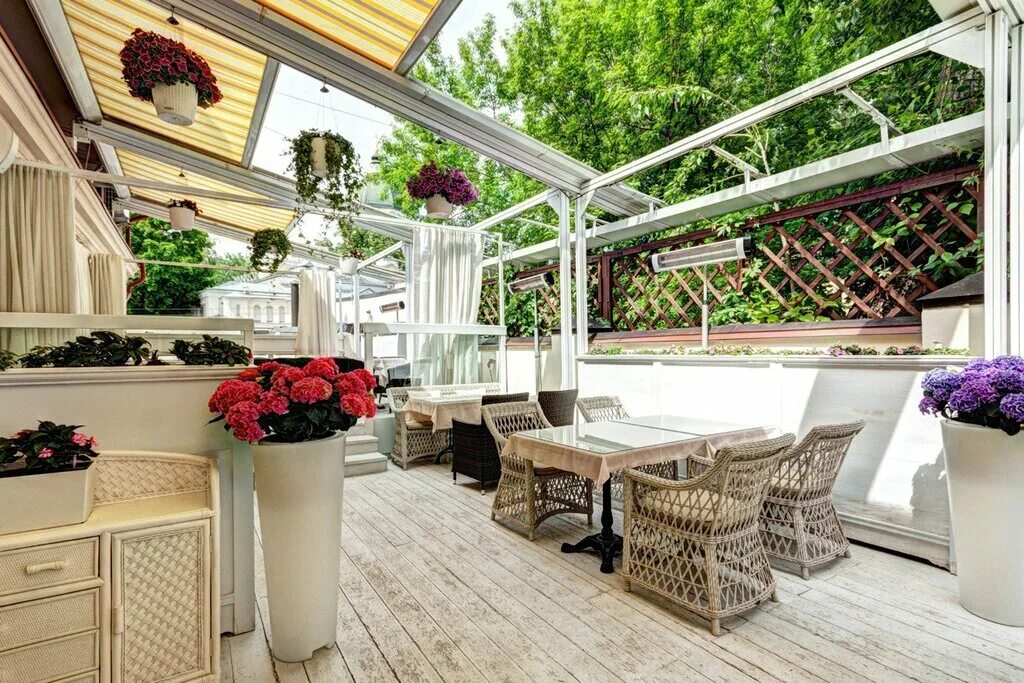 Летние веранды ресторана фото Permanently closed: Ноев ковчег, restaurant, Moscow, Maly Ivanovsky Lane, 7-9с1 
