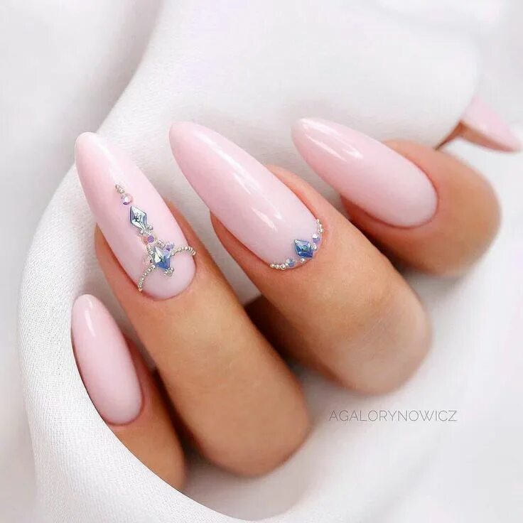 Летний дизайн маникюра миндаль нежный Pin by Rose idea on Nail Ideas in 2019 Almond nails designs, Almond shape nails,