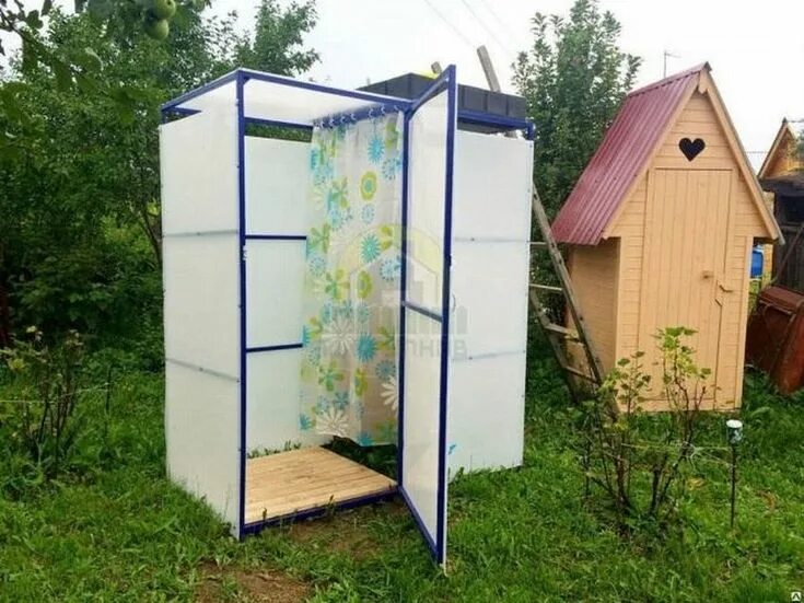 Летний душ на даче своими руками фото Летний душ (из поликарбоната). 10 фото идей для дачи своими руками Летний душ, Д