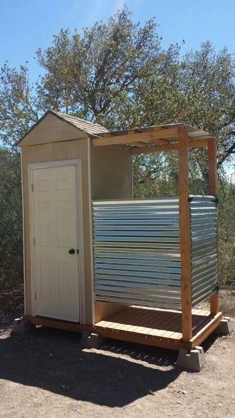 Летний душ туалет фото Image result for DIY outhouse with solar shower Outdoor bathrooms, Outdoor toile