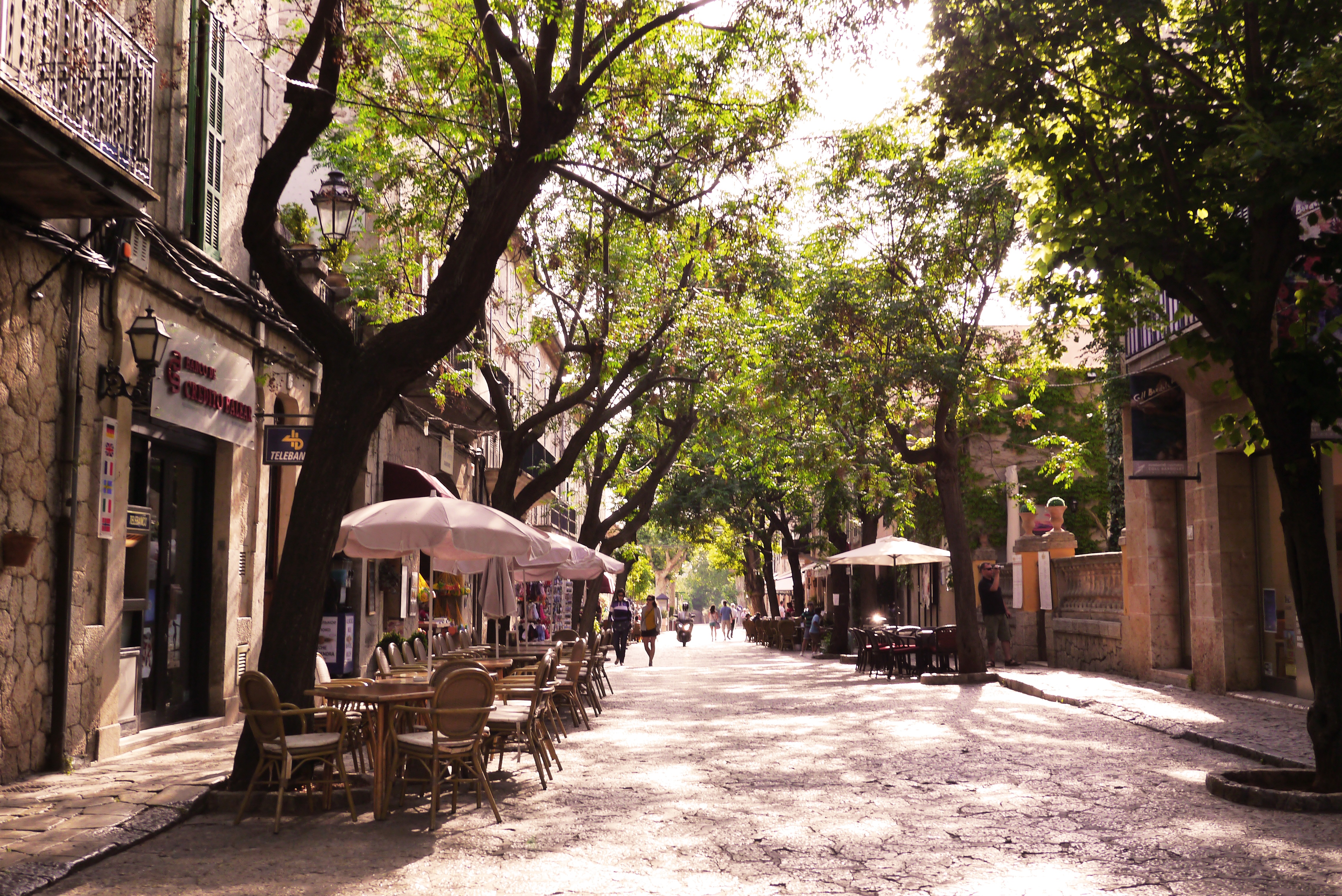 Летний город фото Free Images : tree, road, street, house, town, alley, city, village, courtyard, 