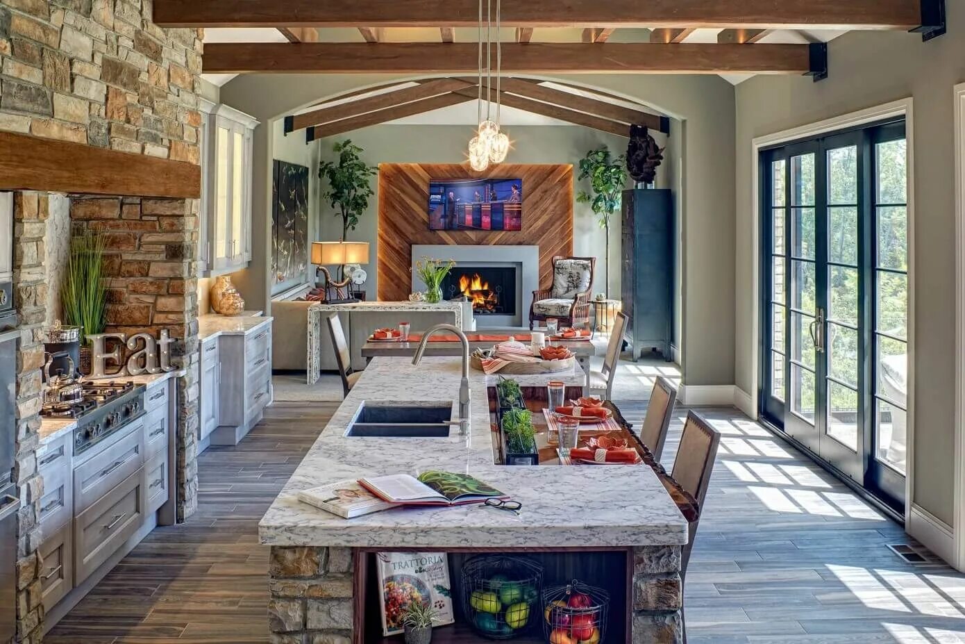 Летний интерьер дома Villa Cortile by Gormans HomeAdore Home, Traditional interior design, House desi