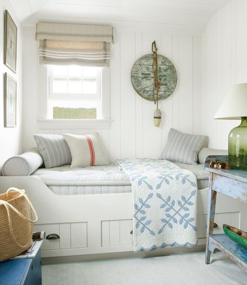 Летний интерьер комнаты Pin by Marina Tornsberg on House interior Bedroom design, Home bedroom, Bedroom 