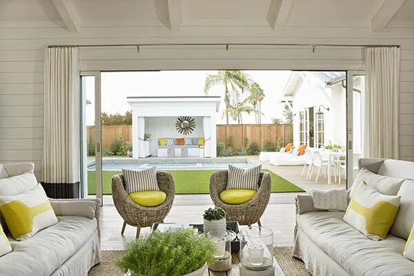 Летний интерьер комнаты Modern farmhouse style tastefully decorated in Newport Beach Modern farmhouse st