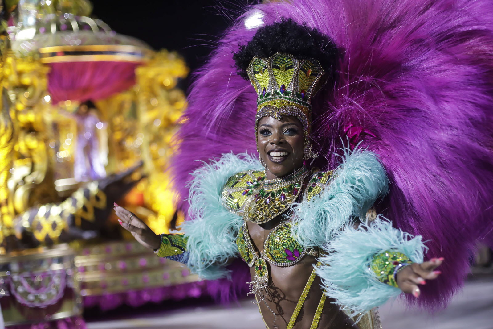 Летний карнавал фото En images. Le carnaval de Rio retrouve ses couleurs, après le Covid et Bolsonaro