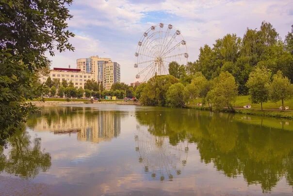 Летний киров фото Летний вечер в парке имени Кирова Фото: Галина Новинская #Киров 2021 Петр Воевод