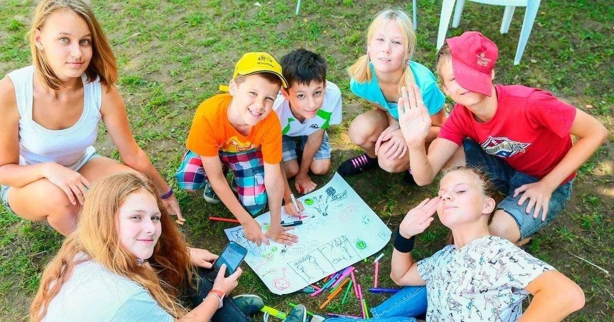 Летний лагерь дети фото Сколько света! Это лето!" "Здравствуй, безопасное лето" литературная скамейка 20