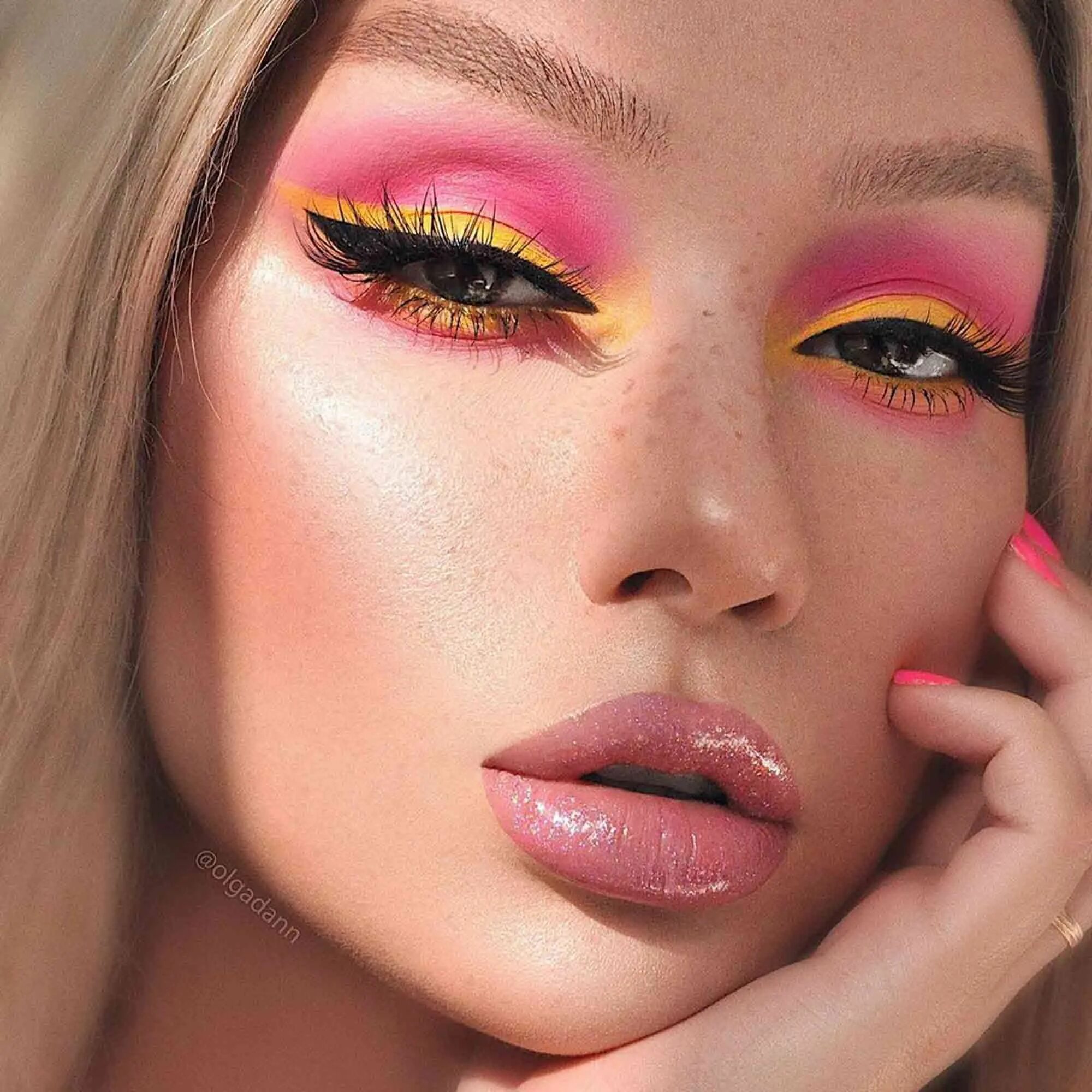 Летний макияж для карих Alyssa Edwards Palette